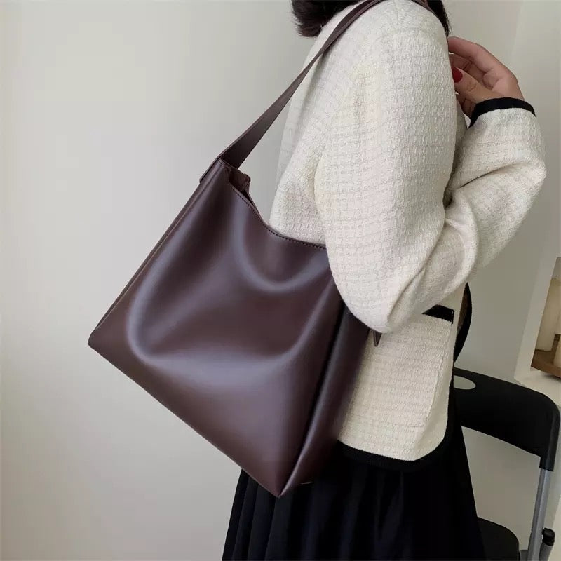 NORA | Rummelig taske
